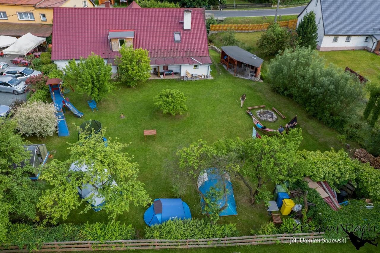 Lodge Pod Krzywym Dachem *
