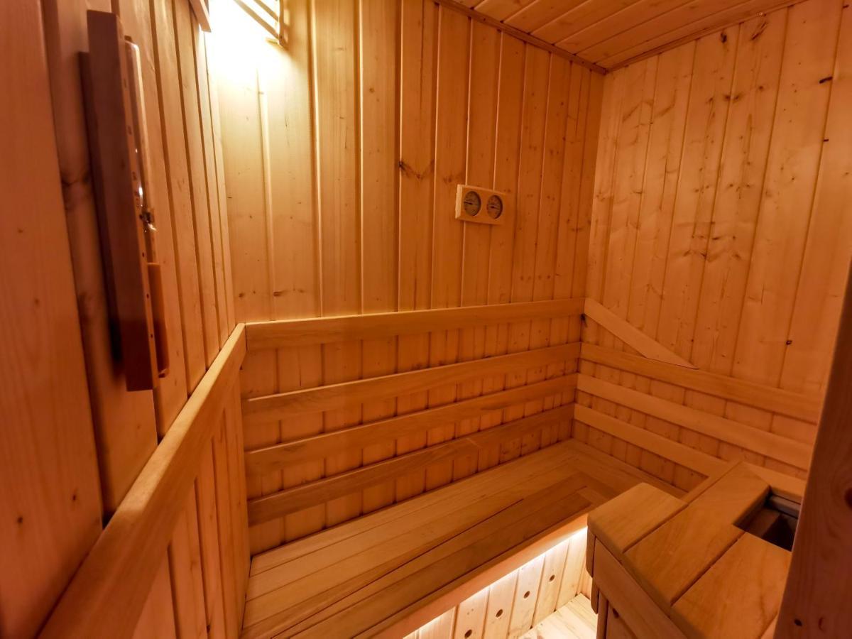 Lodge Pod Krzywym Dachem