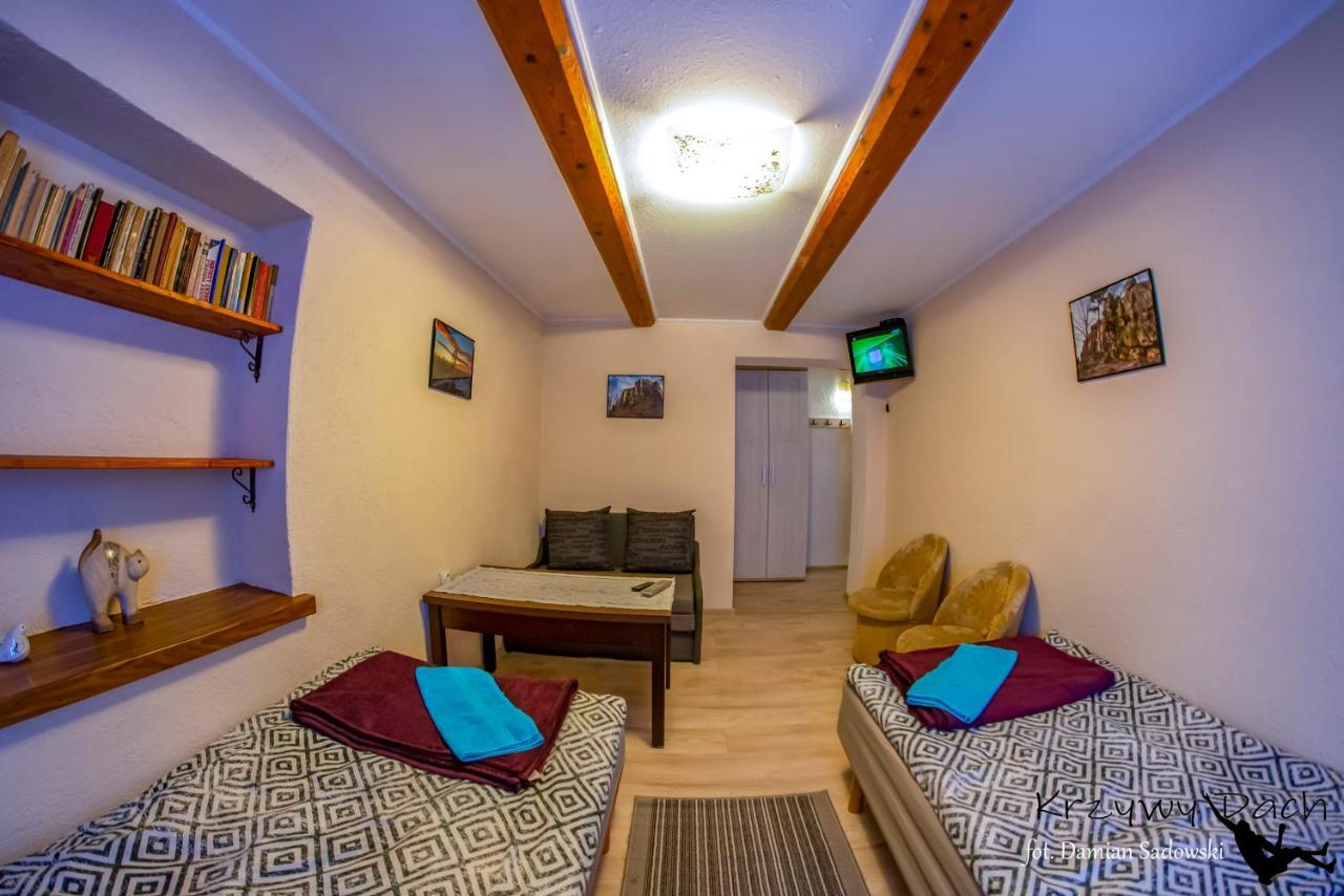 Lodge Pod Krzywym Dachem *