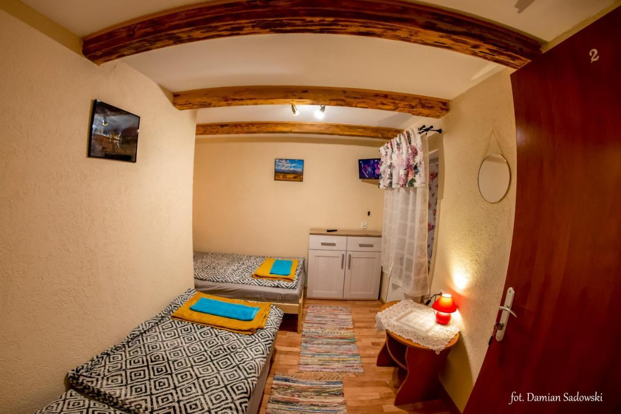 Pod Krzywym Dachem *